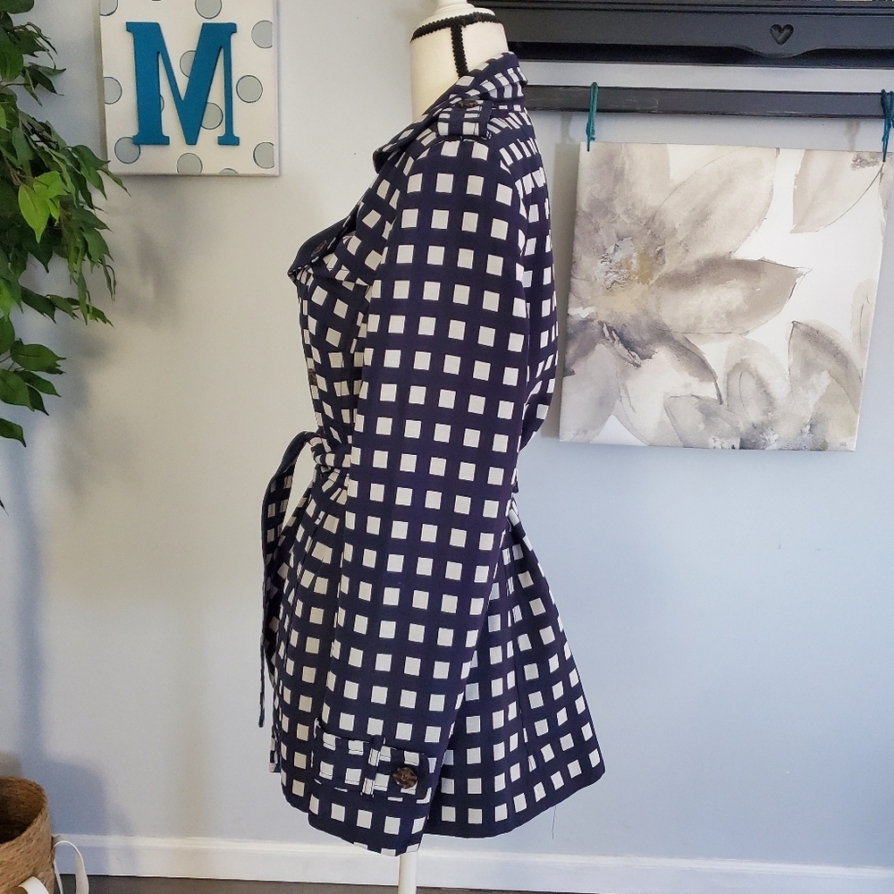 Banana Republic Navy and White Checkered Trench Coat - Picture 5 of 12